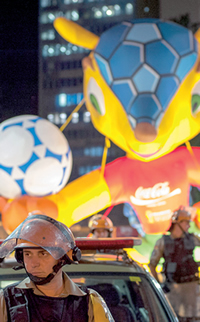 POE protege o Tatu da Copa de 2014 | Foto: Ramiro Furquim/Sul21