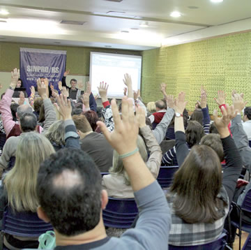 Assembleia realizada no dia 29 de setembro, em Porto Alegre, aprovou pauta preliminar e antecipação das negociações | Foto: Igor Sperotto