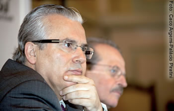Juiz espanhol, Baltasar Garzón, com Tarso Genro, no lançamento da Comissão