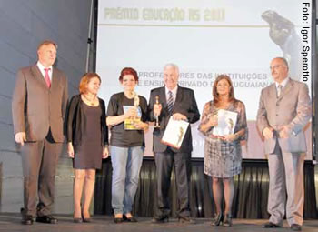 Celso Stefanoski e vencedores de 2011 (ao centro com os troféus): Lorena Consalter Gaib, Tania Rosing, Ivan Izquierdo, Diza Gonzaga e Airton Dipp