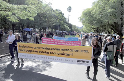 Protesto na Redenção, no dia 3 de junho, alertou sobre a realidade dos docentes da Educação Infantil