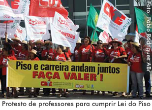 Protesto de professores para cumprir Lei do Piso