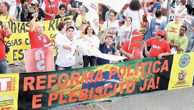 Pautada pelas manifestações de junho de 2013, a reforma do sistema político do país será submetida à consulta popular