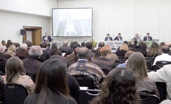 Mais de 300 participantes entre advogados, professores e estudantes estiveram presentes na edição de 2013