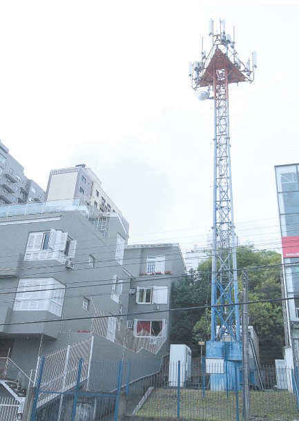 Instalação de antenas em zonas residenciais aumenta riscos à saúde