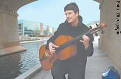 Pedro Huff: popularizando o violoncelo 