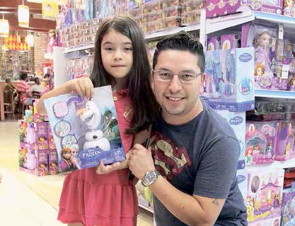 Marcelo Padilha relata que a definição do presente da filha foi negociado