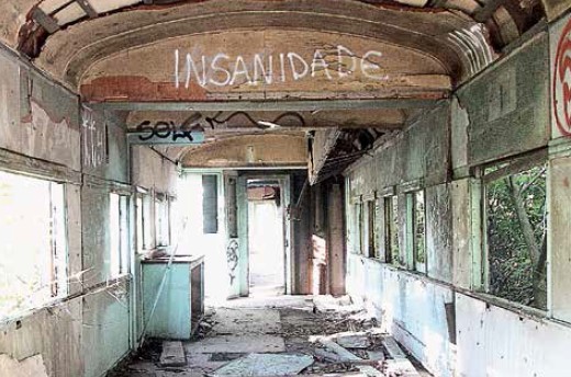 Abandono: Vagão deteriorado na antiga estação Pestana, da RFFSA, em Porto Alegre