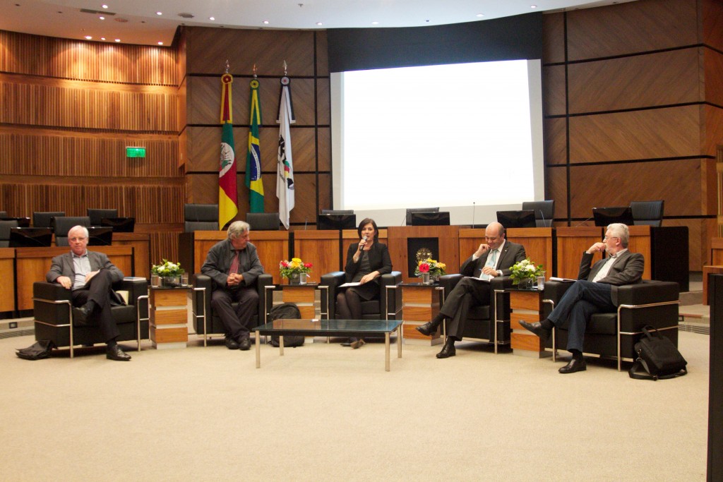(da esq. p/ dir.) José Felipe Ledur, Antonio Baylos Grau, Beatriz Renck (presidente do TRT4), Ronaldo Curado Fleury e João Antônio Felício
