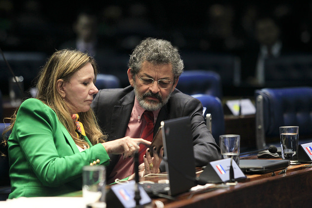 Senadores Vanessa Grazziotin (PCdoB/AM) e Paulo Rocha (PT/PA) denunciaram caso das teles ao STF