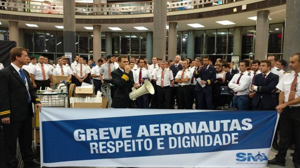 Aeronautas realizam assembleias em Porto Alegre, São Paulo, Rio de Janeiro e Brasília com indicativo de adesão à greve