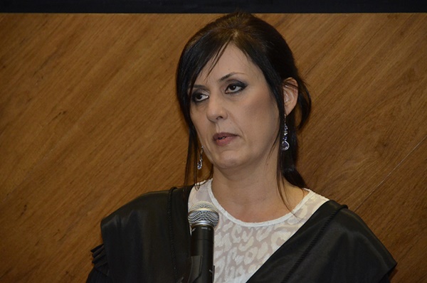 A desembargadora Beatriz Renck, presidente do TRT4, criticou a aprovação de uma reforma que suprime garantias a um trabalho digno sem prévia discussão com a sociedade