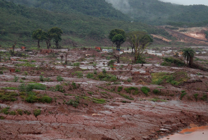 Dejetos de mineração atingiram o Rio Doce, passaram por 35 municípios mineiros e três capixabas, e 680 km de rejeitos desembocaram no Oceano Atlântico