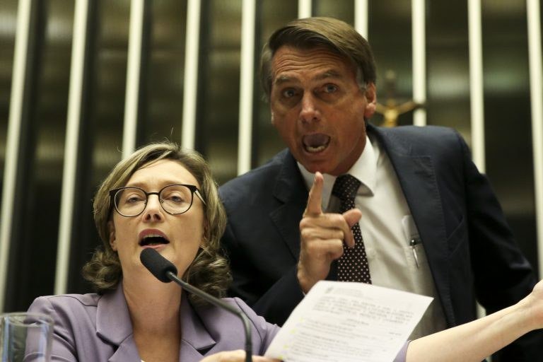 Em 2014 Jair Bolsonaro disse que a deputada não merecia ser estuprada por ser muito feia
