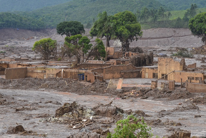  Distrito de Bento Rodrigues, em Mariana (MG), atingido pelo rompimento de duas barragens de rejeitos da mineradora Samarco