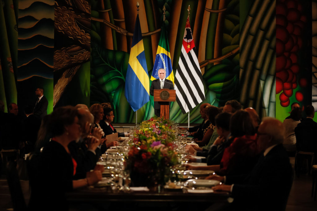 Ostentação e constrangimento: Temer discursa em jantar oferecido pelo governador de São Paulo, Geraldo Alckmin (PSDB/SP), aos Reis da Suécia, Carlos XVI Gustavo e Silvia