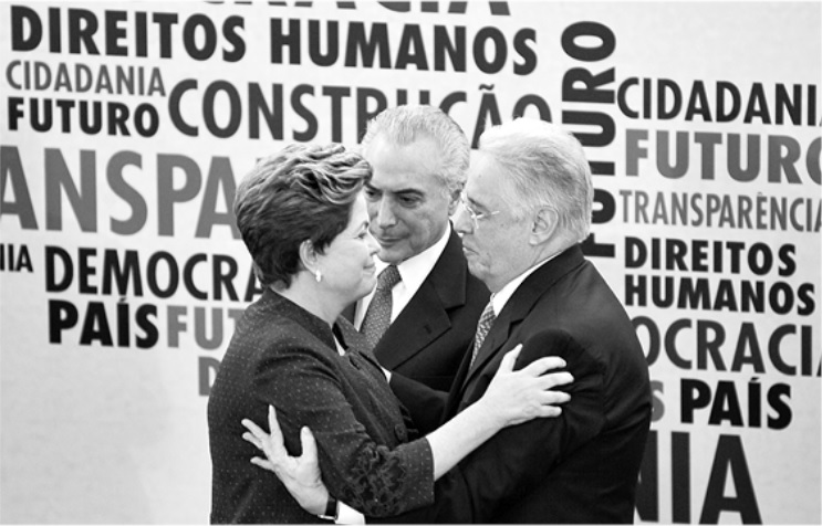 A presidente Dilma Rousseff, seu vice Michel Temer e o ex-presidente Fernando Henrique Cardoso, durante a instalação da Comissão da Verdade em maio de 2012