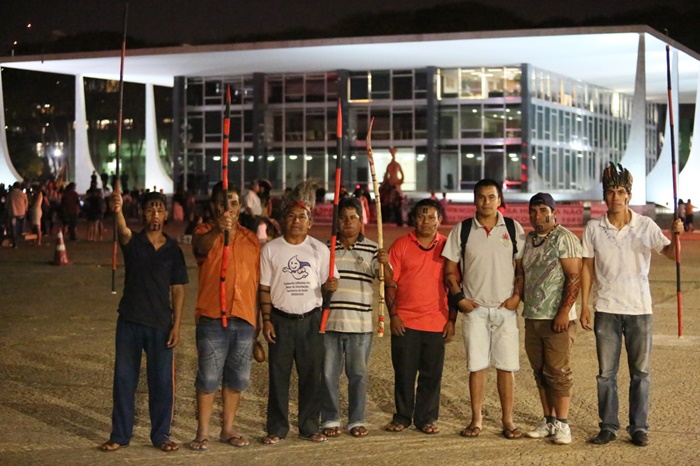Representantes de aldeias gaúchas viajaram de ônibus para vigília de dois dias em Brasília