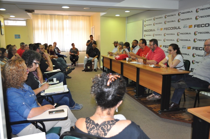 Encontro na Fecosul reuniu representantes de centrais sindicais e sindicatos por categorias