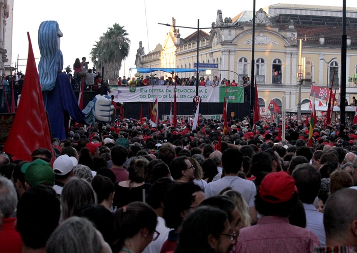 Ato na Esquina Democrática reuniu cerca de 80 mil pessoas para ver e ouvir Lula