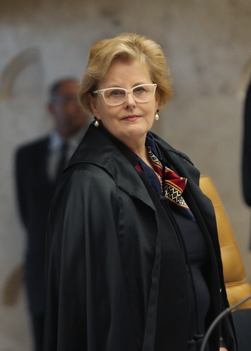 A ministra Rosa Weber, que condenou José Dirceu sem provas, mas com base na “literatura jurídica” e votou contra o habeas corpus de Lula, abrindo mão de sua posição para acompanhar a maioria