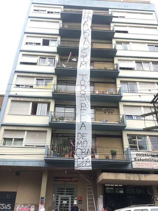 No dia 17, TRE determinou retirada de faixa da Casa do Estudante, em Porto Alegre