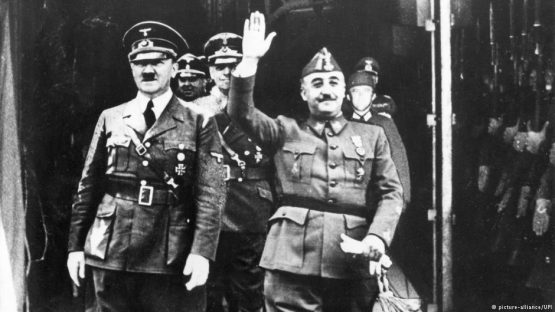 O líder nazista Adolf Hitler e o general espanhol Francisco Franco (dir.) em seu único encontro, em outubro de 1940