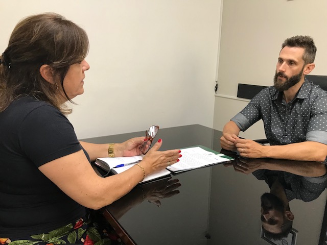 Em reunião com a diretora Cecília Farias, o defensor público Felipe Kirchner informou que além do assunto ser monitorado, serão criadas redes e realizadas ações