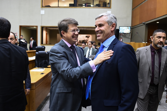 Desde que assumiu a liderança do governo, em novembro, Mauro Pinheiro (D) já empregou quatro apoiadores dele na prefeitura