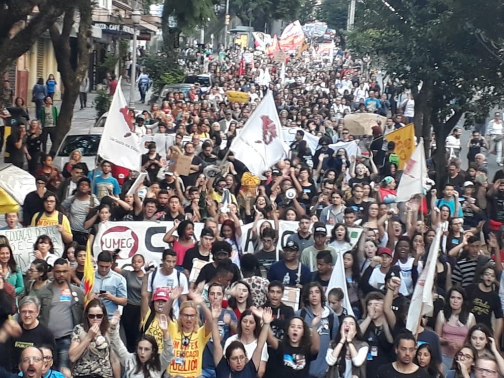 Série de atos em Porto Alegre (RS) reuniu mais de 30 mil manifestantes