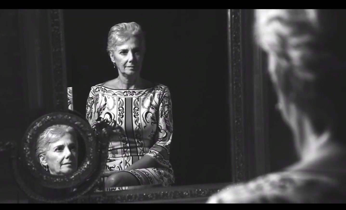 Cena do projeto do documentário Branco e Prata, que conta histórias de mulheres na sua relação com a auto-imagem e com o visual de seus cabelos.