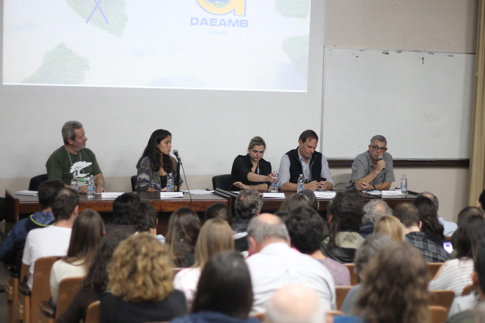 Debate realizado no dia 22 de maio, na Faculdade de Economia da UFRGS sobre a instalação de Polo Carboquímico entre Eldorado do Sul e Charqueadas