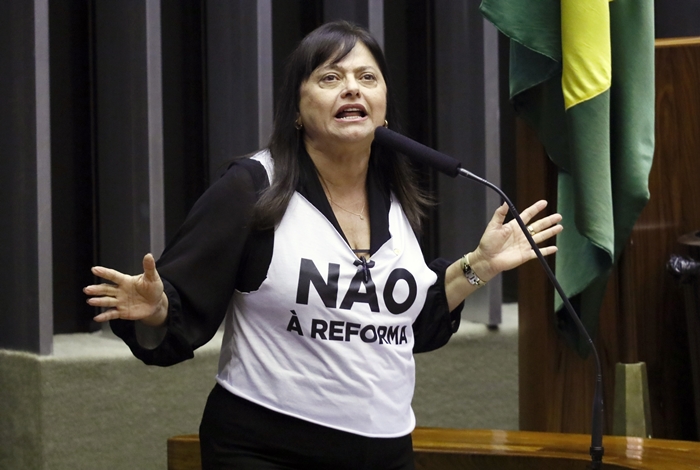 "Reforma é uma mentira estrutural para entregar a Previdência aos bancos", denuncia Alice Portugal