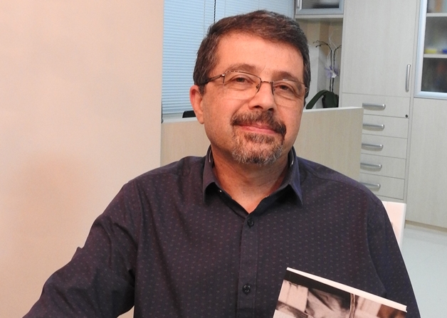 O professor da Unisc Leonardo Andriolo, autor da coletânea que tem como conto principal uma história familiar
