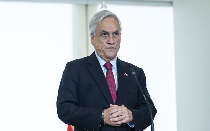 Emparedado pelos protestos, Piñera reage com repressão, sem responder às demandas da população