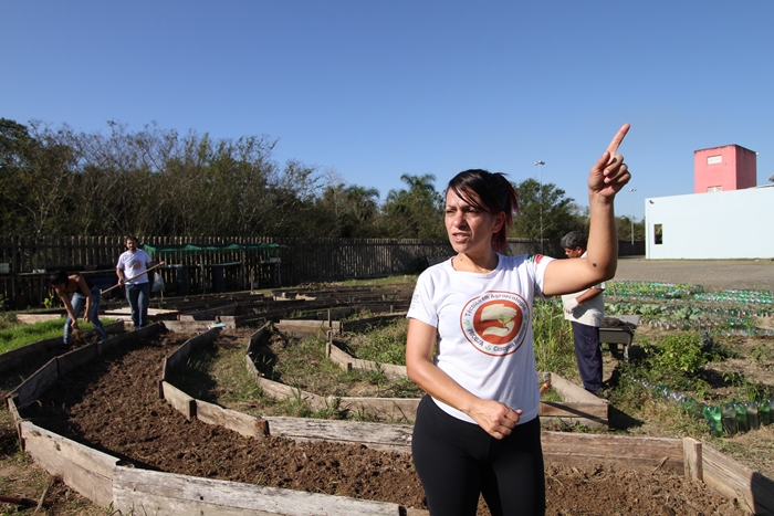 Cortes atingem bolsistas e comunidade, diz Simone, bolsista do projeto de agricultura urbana do campus Restinga