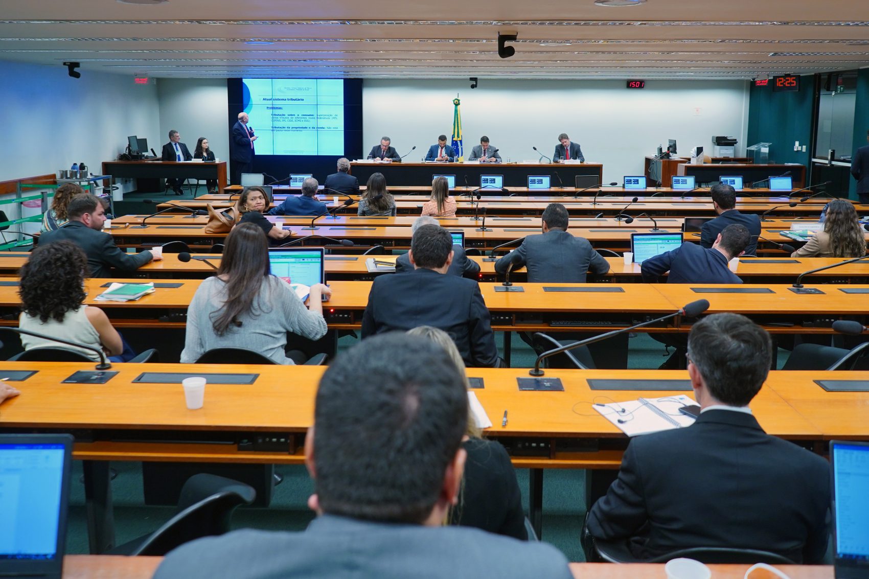Audiência pública realizada pela Comissão Especial da Reforma Tributária no dia 8 de outubro