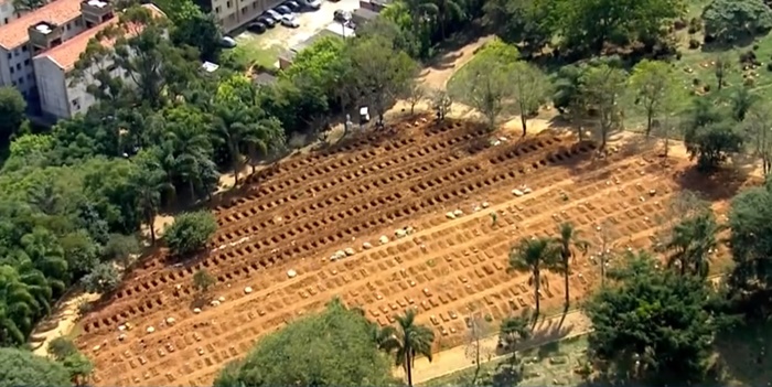 Nos cemitérios Vila Formosa e São Luiz (foto), na capital paulista, 300 novas covas foram abertas no sábado para sepultamento de vítimas da Covid-19