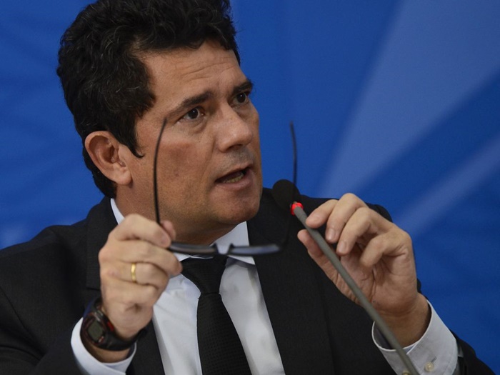 Moro reagiu com pedido de demissão a nova tentativa de intervenção na PF por Bolsonaro. O Centrão comemorou