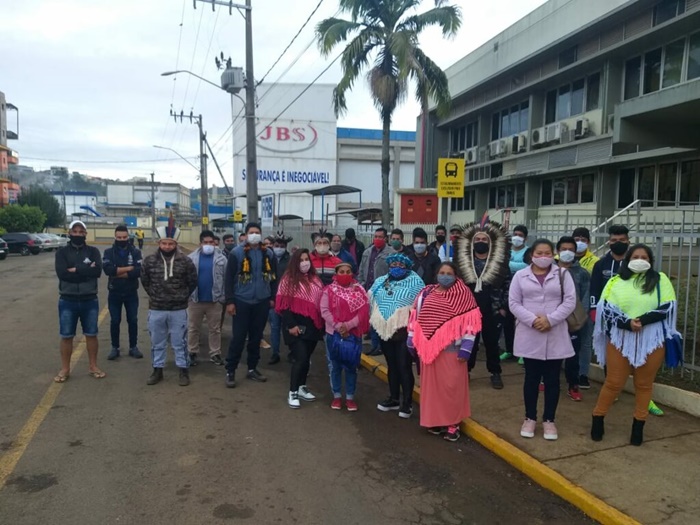 Em Santa Catarina, o MPT ingressou com ação por danos morais coletivos em favor de trabalhadores indígenas da reserva Serrinha, que foram demitidos pela Seara Alimentos, empresa do grupo JBS