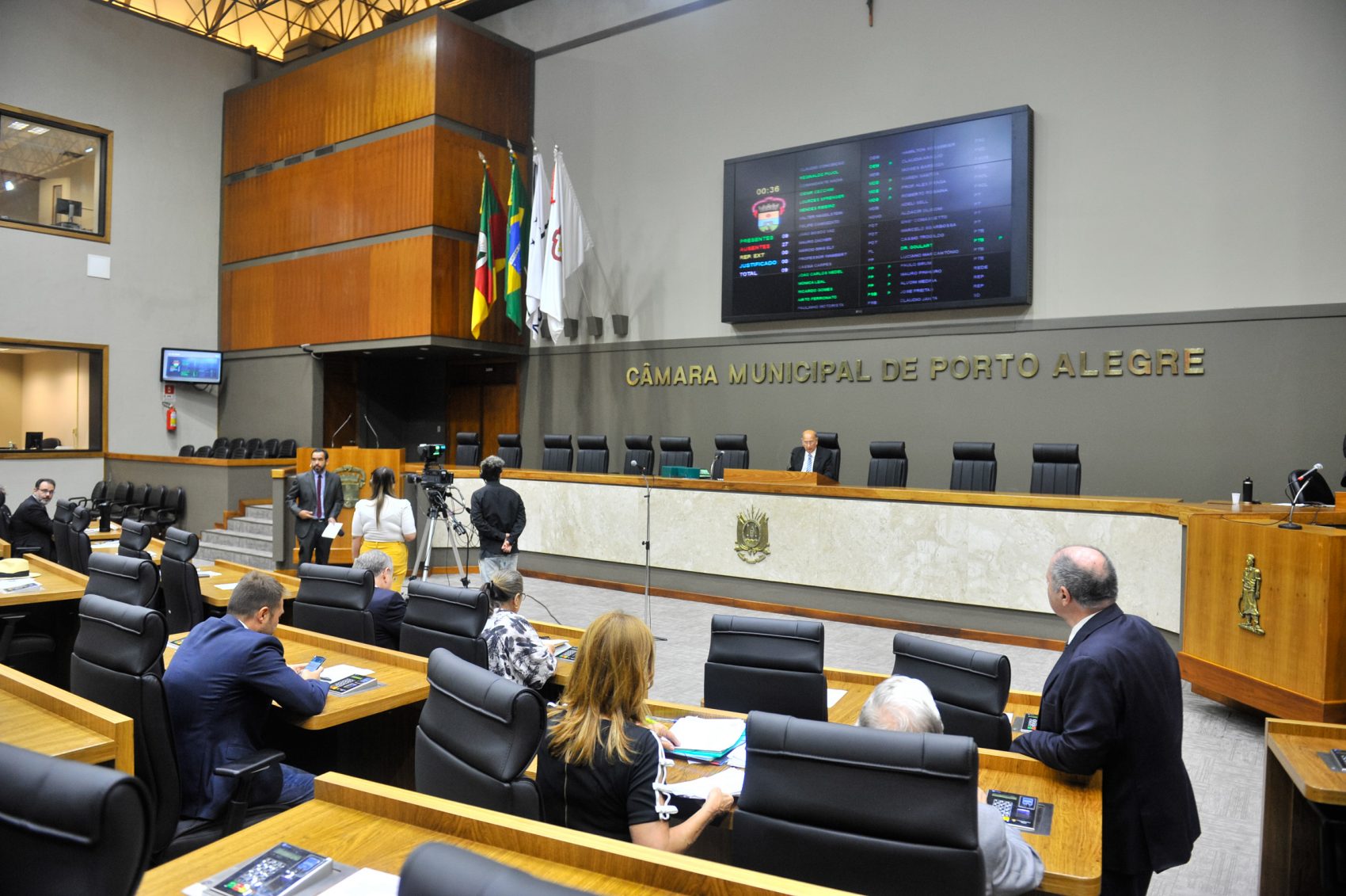 Projeto de Lei estabelece teto salarial e destina recursos economizados ao combate da Convid-19 em Porto Alegre
