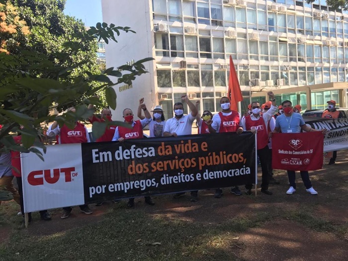 Ato reuniu principais centrais sindicais em frente ao Ministério da Economia