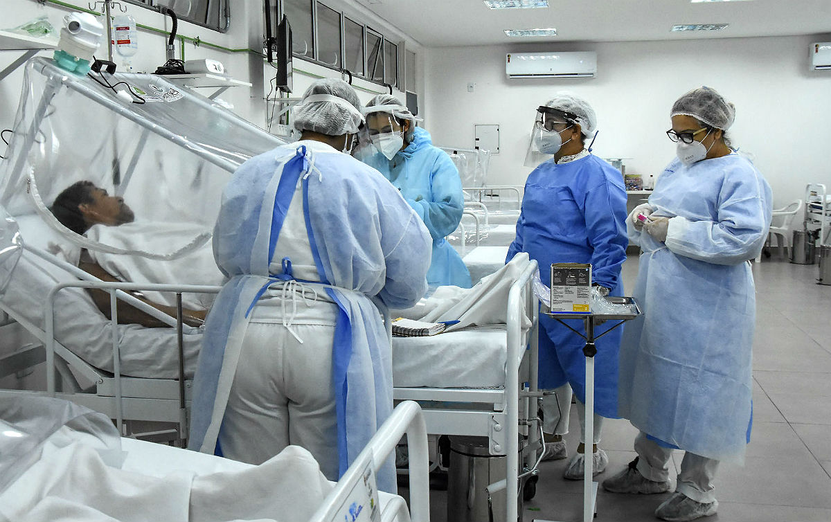 Recentemente o Conselho Federal de Enfermagem (Cofen) registrou que 31.583 enfermeiros, técnicos e auxiliares de enfermagem acabaram se afastando de seus trabalhos por suspeita de Covid-19