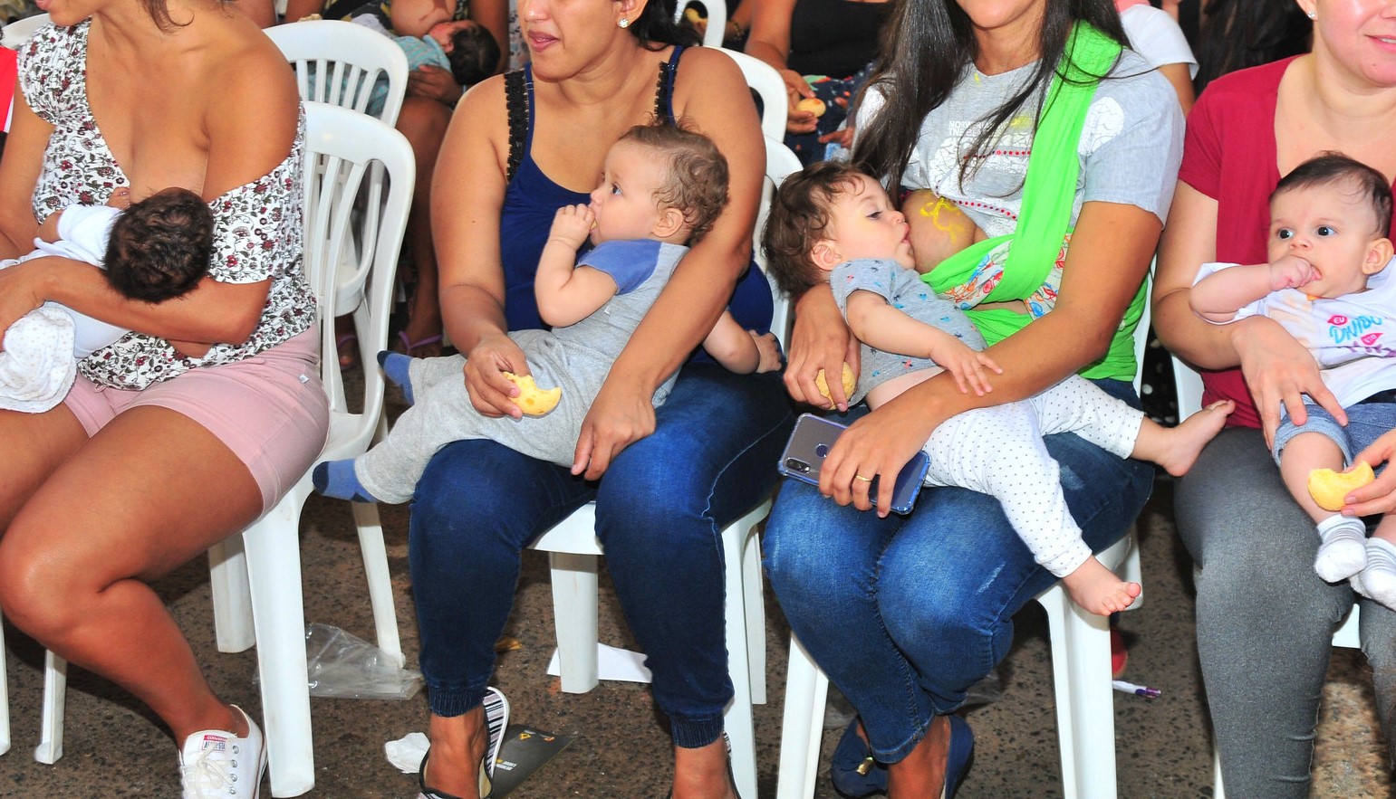 Bolsonaro veta auxilio emergencial para mães provedoras