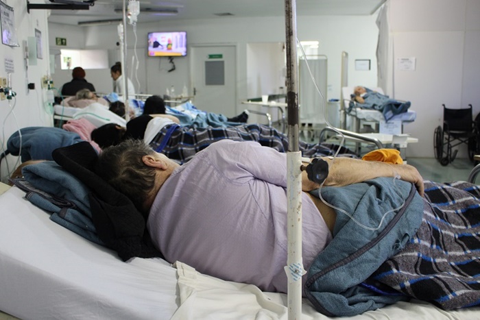 No Hospital Getúlio Vargas, de Sapucaia do Sul, a superlotação de leitos por doenças respiratórias é crônica há mais de 30 dias