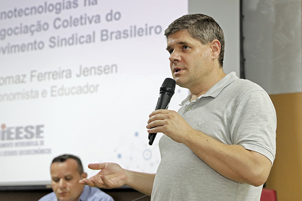 O Brasil já está em uma recessão, afirma o economista Thomaz Jensen