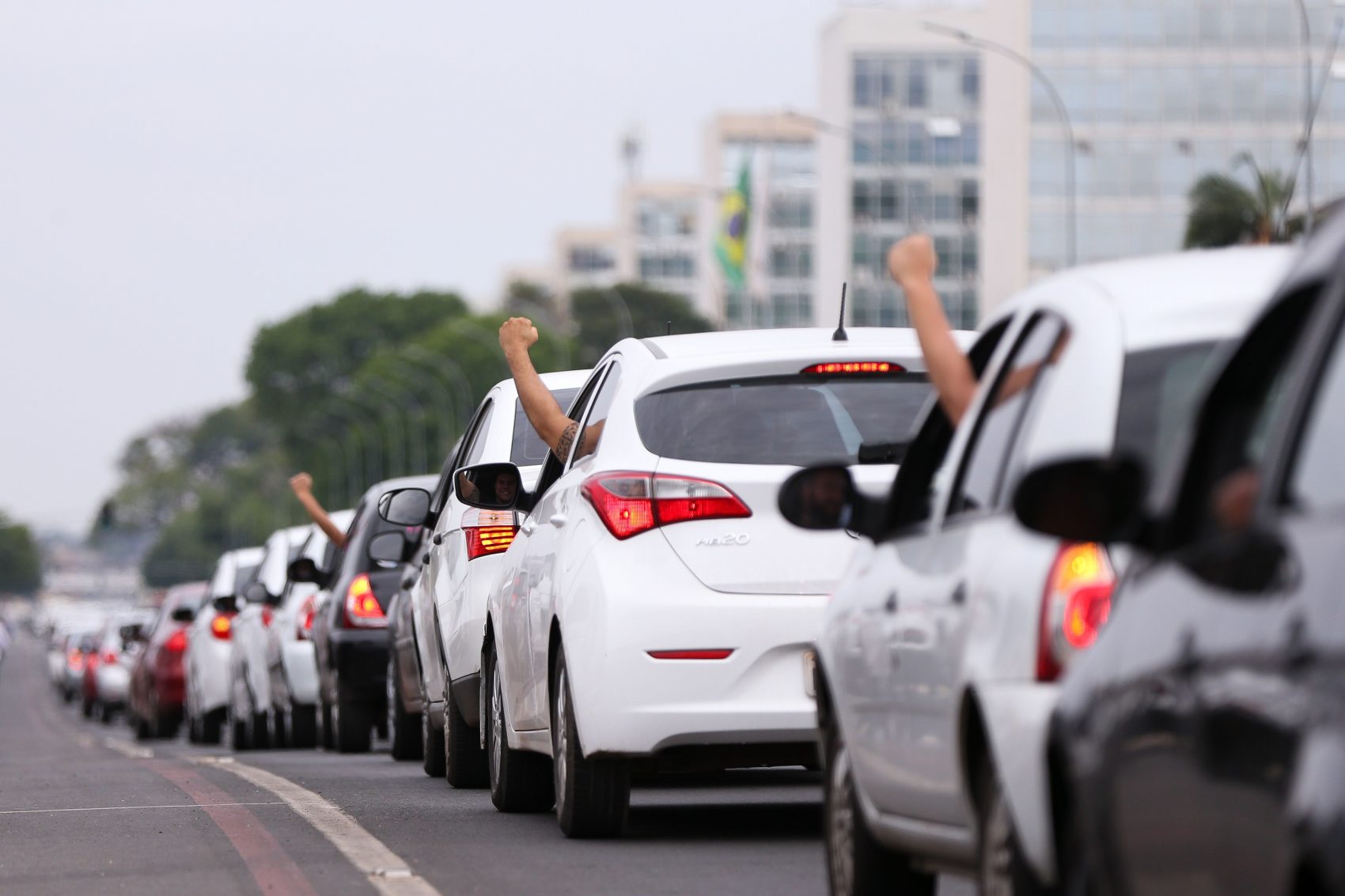 Motoristas de aplicativos durante buzinaço em frente ao Congresso em Brasília
