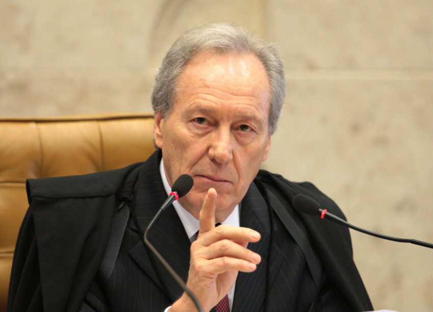 O Supremo determina o cumprimento da Constituição”, disse Lewandowski em recado ao governo Bolsonaro