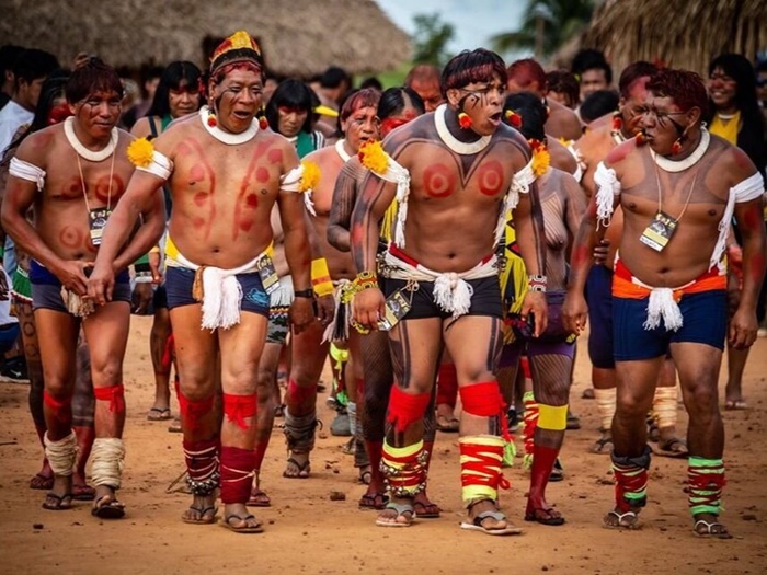 Guerreiros Yawalapiti no Encerramento do Encontro dos Povos Mebengokrê na aldeia Piaraçu, na Terra Indígena Capoto Jarina, Mato Grosso, em janeiro de 2020
