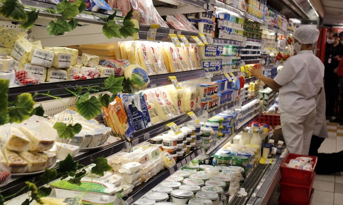 Supermercado na zona sul do Rio de Janeiro: alimentação mantém alta de preços na pandemia